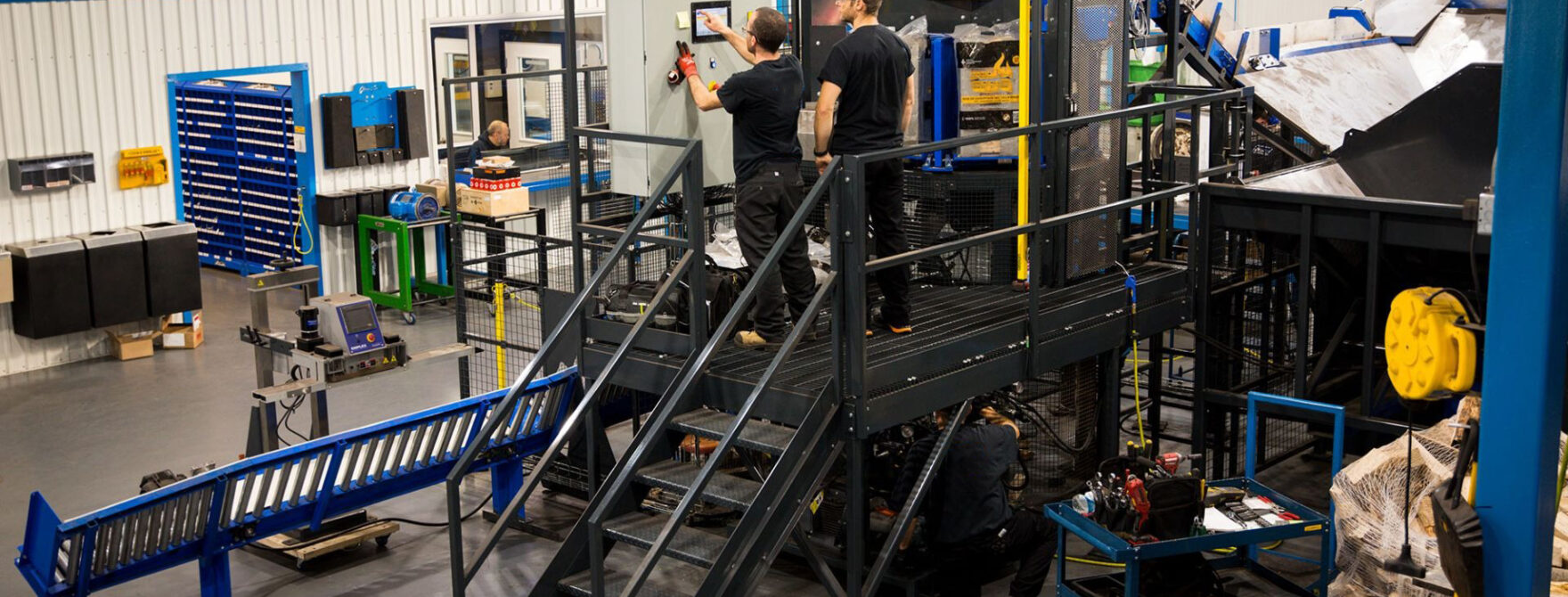 معدات دعم المصانع